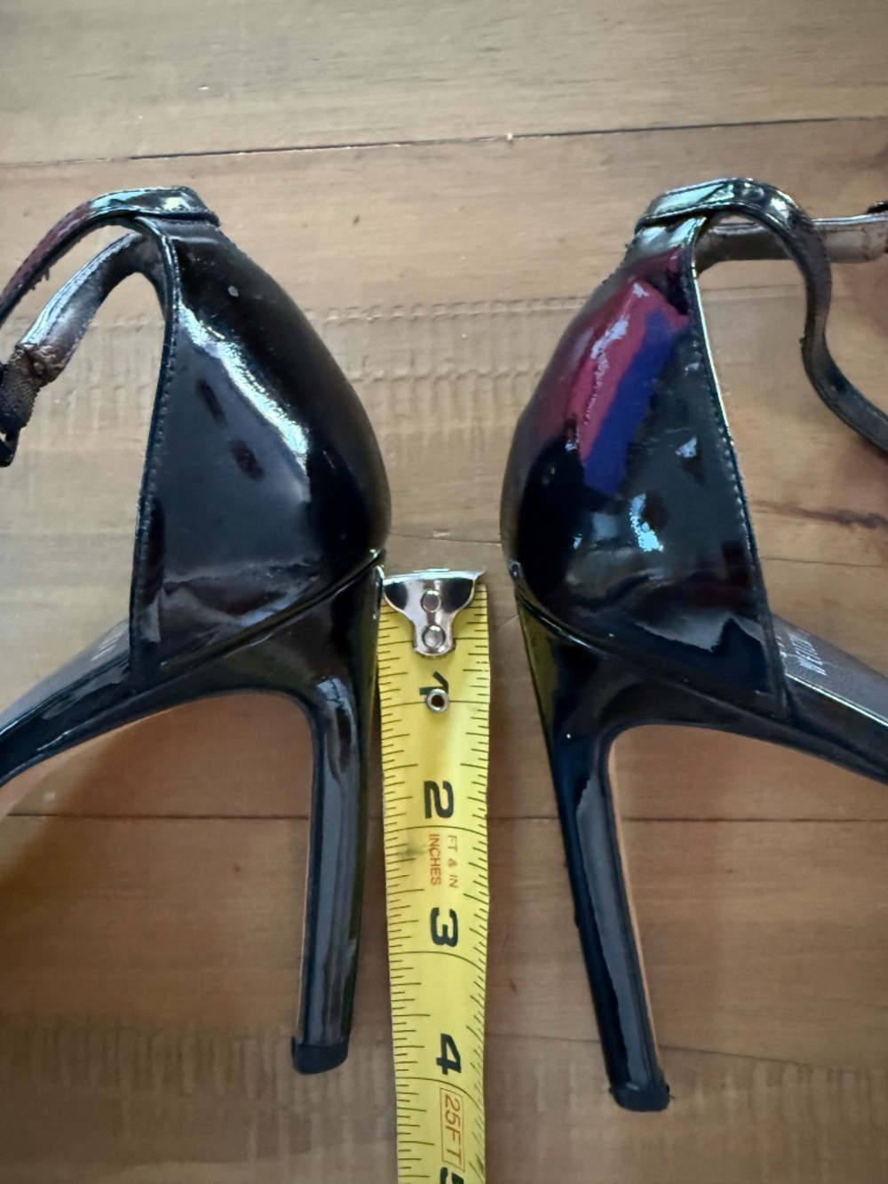Stuart Weitzman - Picture 12 of 13